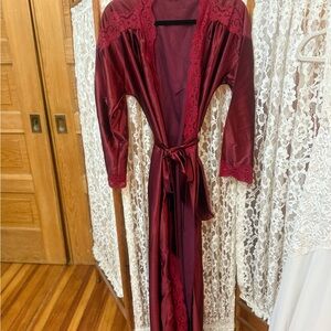 American Vintage Burgundy Satin Lace-Trim Long Robe